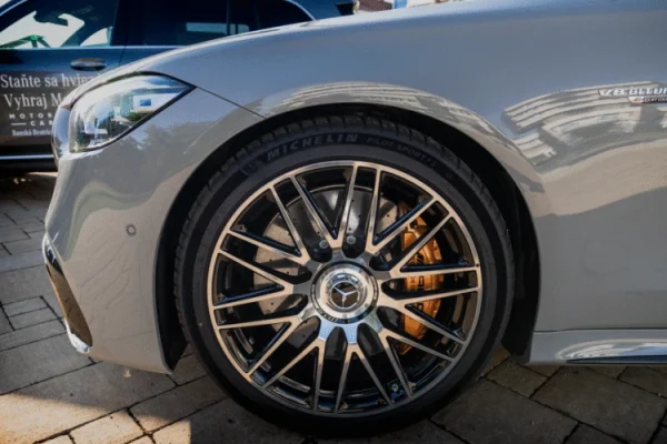 Mercedes-Benz VLE отримує нові спортивні виконання AMG