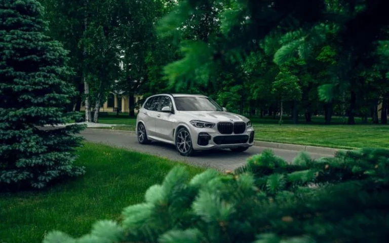 BMW тестує електричний iX5 M на Нюрбургринзі