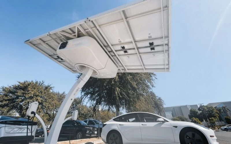 NIO запускає першу автономну станцію заміни акумуляторів