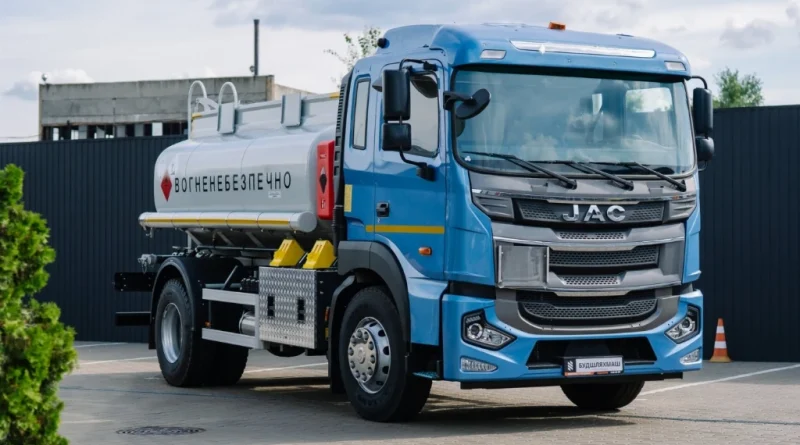 В Україні виготовили новий автопаливозаправник на шасі JAC N200: характеристики машини (Фото)