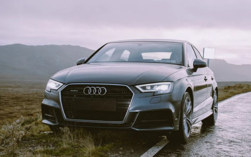 Audi змінює стратегію електрифікації: чому V8 залишається