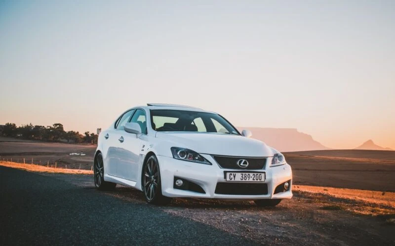 Lexus ES 350e: електричний седан проходить тестування у США