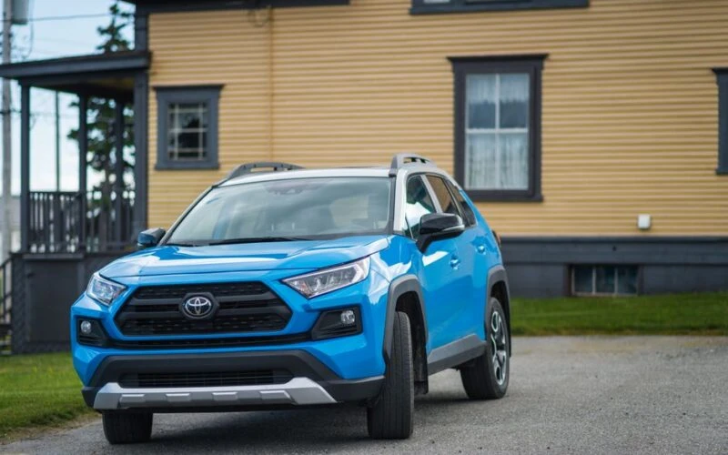 Toyota збільшує продажі електромобілів попри ринкові труднощі